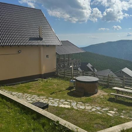 Lupul Dacic Hotel Ranca Luaran gambar