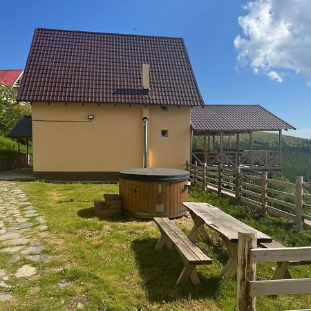 Lupul Dacic Hotel Ranca Luaran gambar