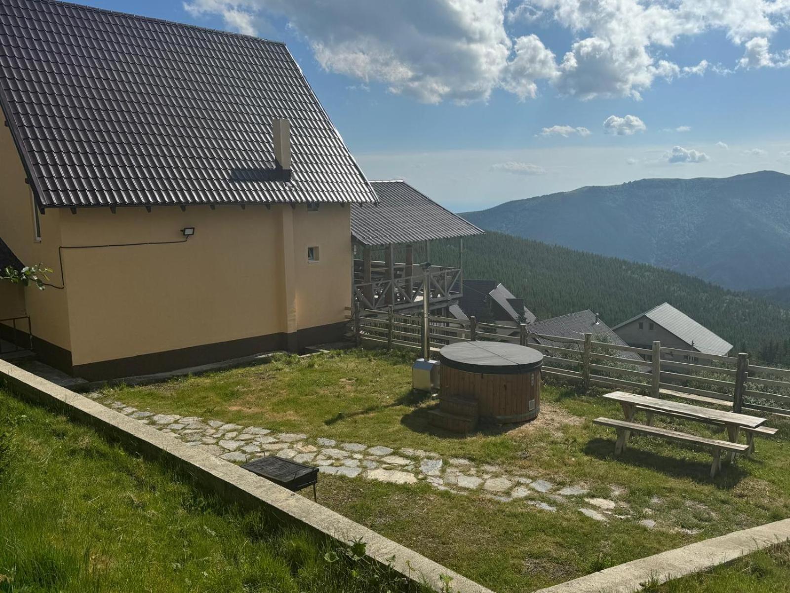 Lupul Dacic Hotel Ranca Luaran gambar